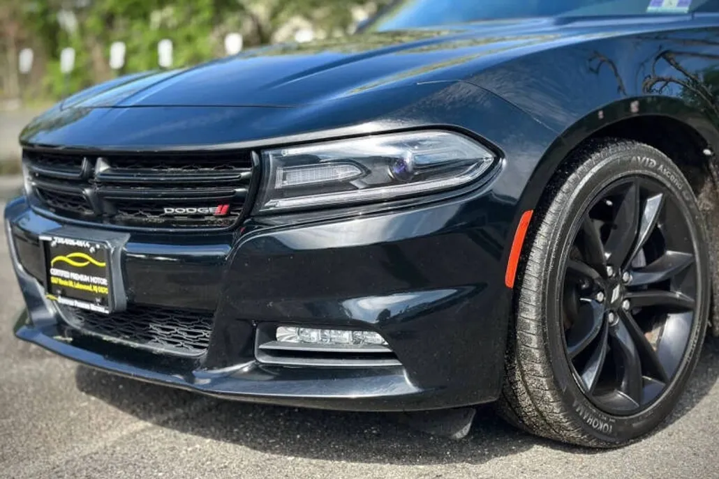 2017 Dodge Charger R/T photo 1