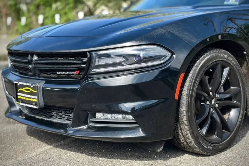 2017 Dodge Charger R/T photo 1