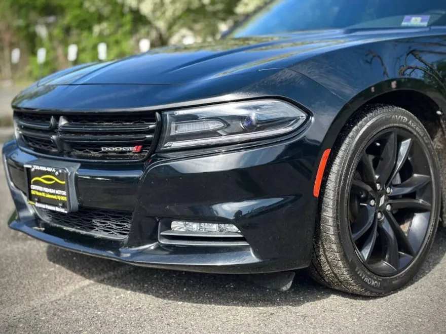 2017 Dodge Charger R/T photo 1