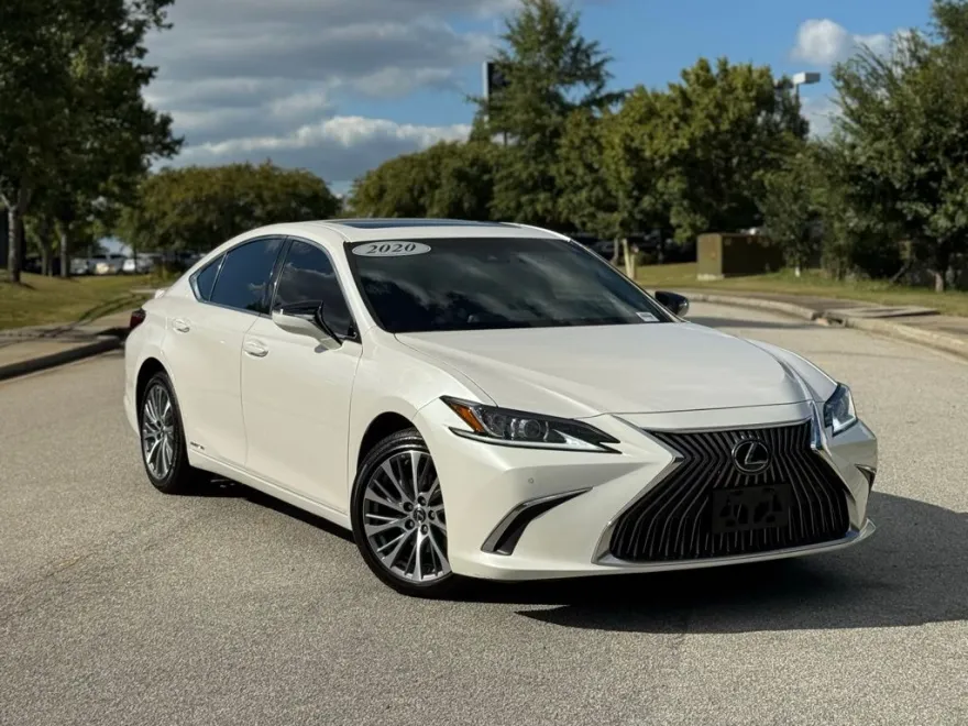 2020 Lexus ES 300h photo 1
