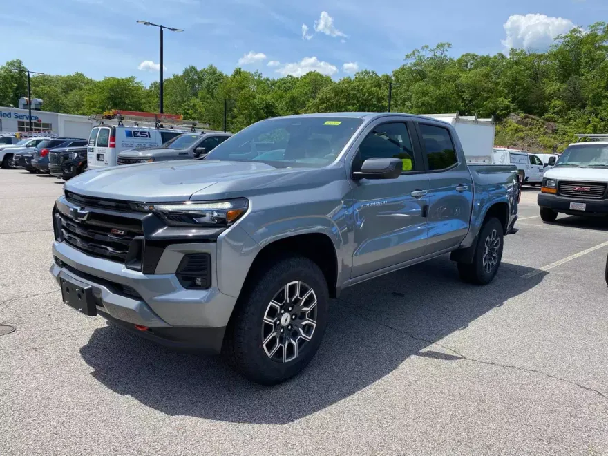 2025 Chevrolet Colorado Z71 photo 1