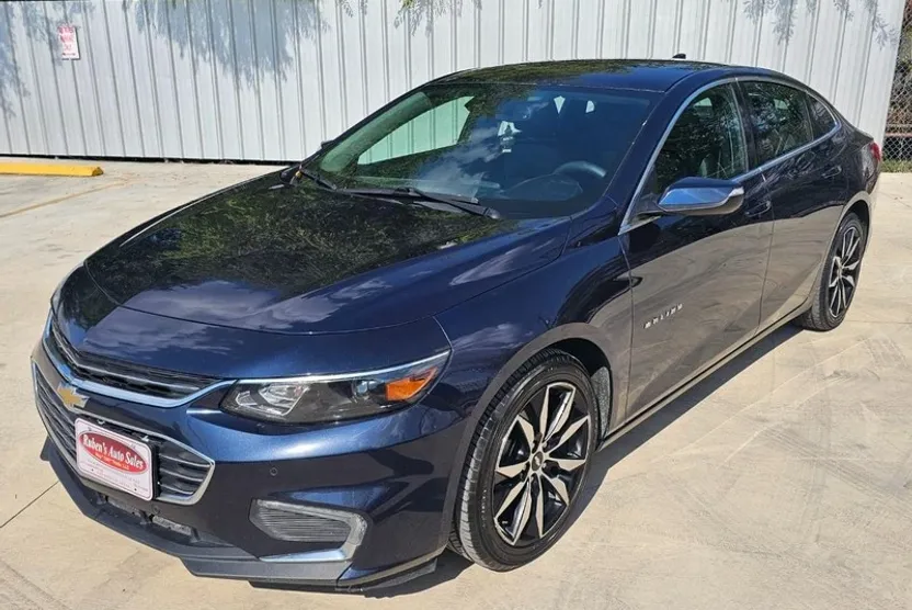 2017 Chevrolet Malibu 1LT photo 1