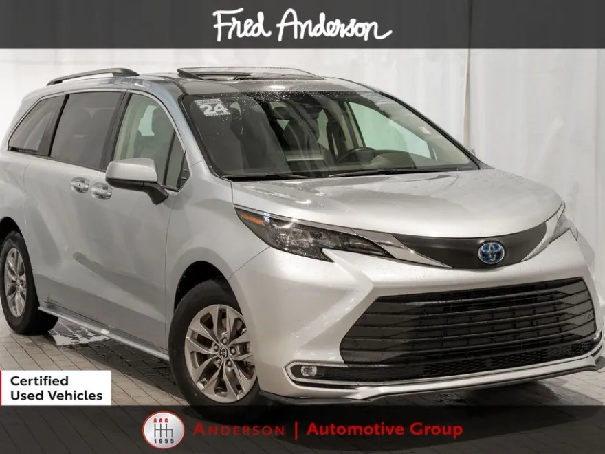 2024 Toyota Sienna XLE photo 1