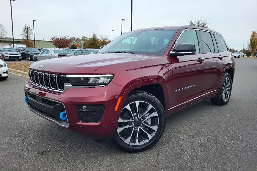 2024 Jeep Cherokee Overland photo 1