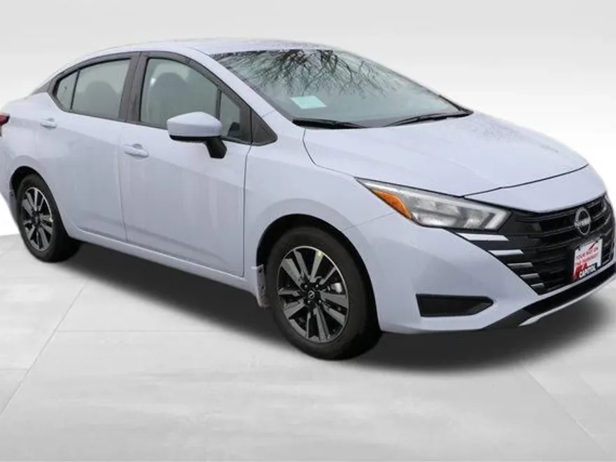 2025 Nissan Versa 1.6 SV photo 1