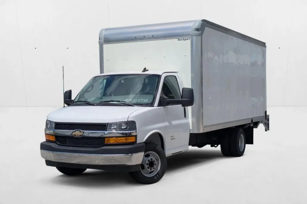 2024 Chevrolet Express Cutaway photo 1