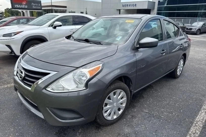 2019 Nissan Versa 1.6 S photo 1