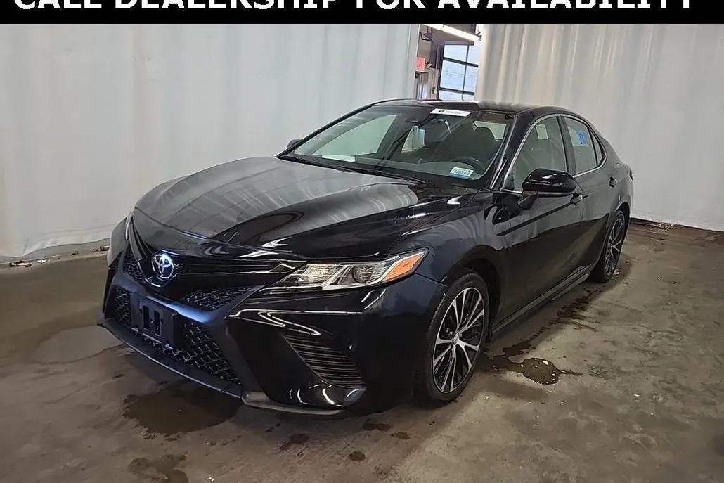 2018 Toyota Camry LE photo 1