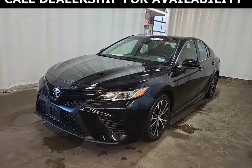 2018 Toyota Camry LE photo 1