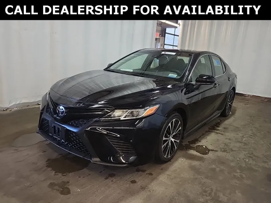 2018 Toyota Camry LE photo 1