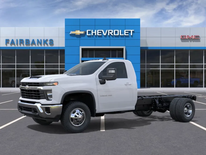2025 Chevrolet Silverado 3500HD LT photo 1