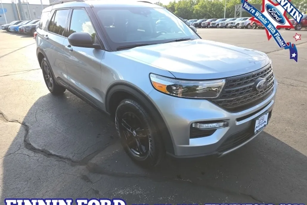 2023 Ford Explorer XLT photo 1