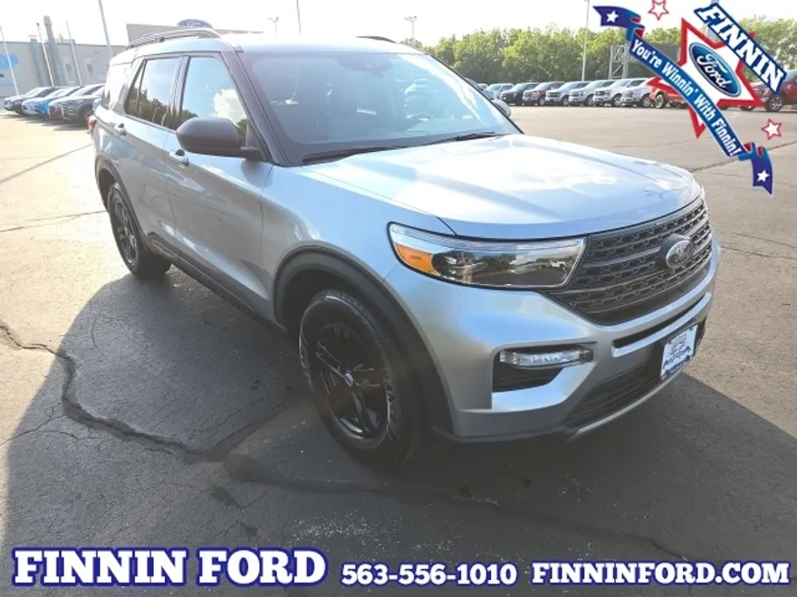 2023 Ford Explorer XLT photo 1
