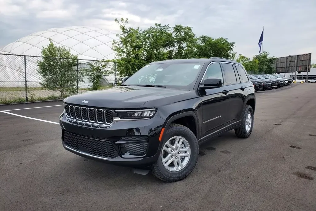 2025 Jeep Grand Cherokee Laredo photo 1
