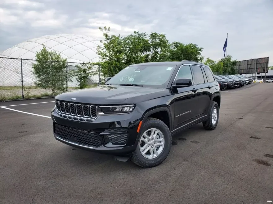 2025 Jeep Grand Cherokee Laredo photo 1
