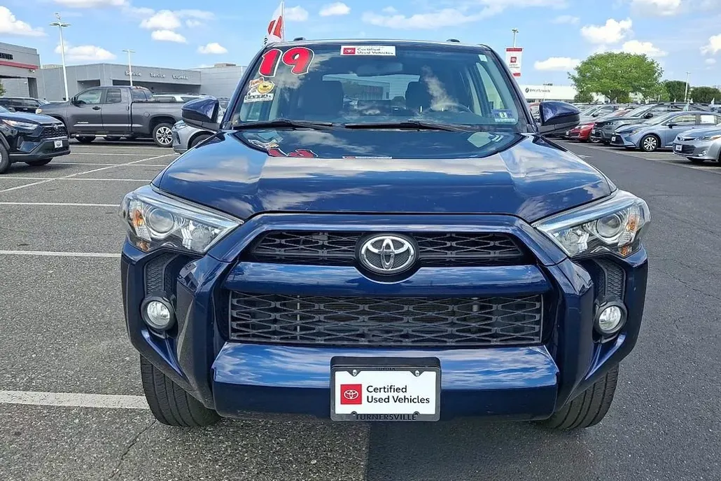 2019 Toyota 4Runner SR5 photo 1