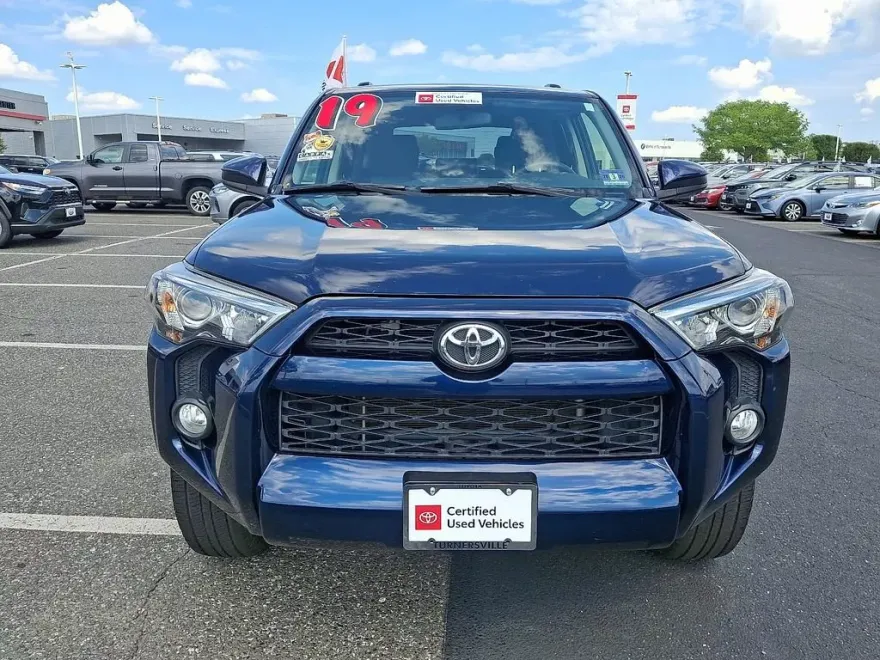 2019 Toyota 4Runner SR5 photo 1