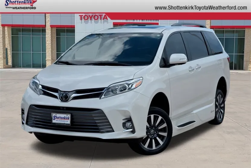 2019 Toyota Sienna Limited Premium photo 1