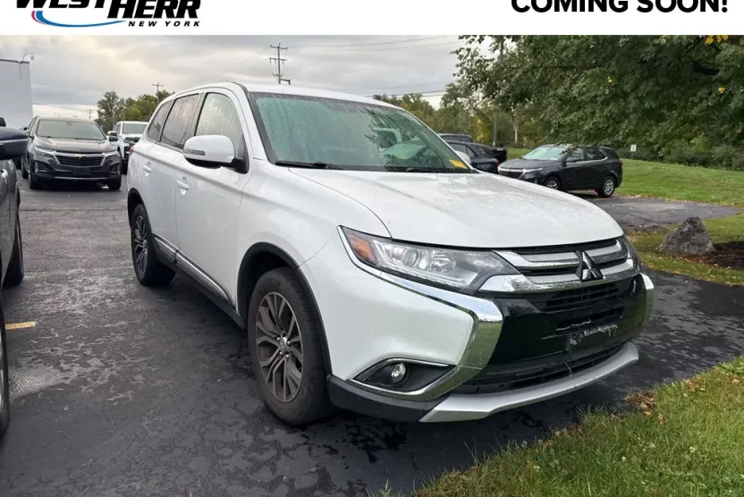 2016 Mitsubishi Outlander SE photo 1
