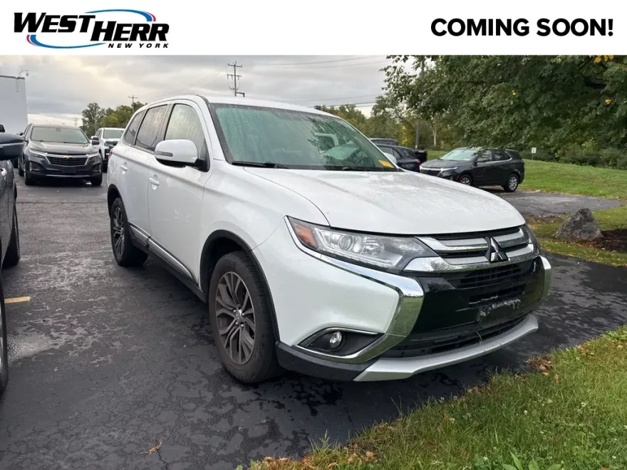 2016 Mitsubishi Outlander SE photo 1