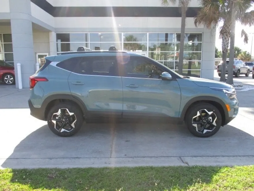 2025 Kia Seltos EX photo 1