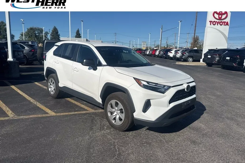 2023 Toyota RAV4 LE photo 1