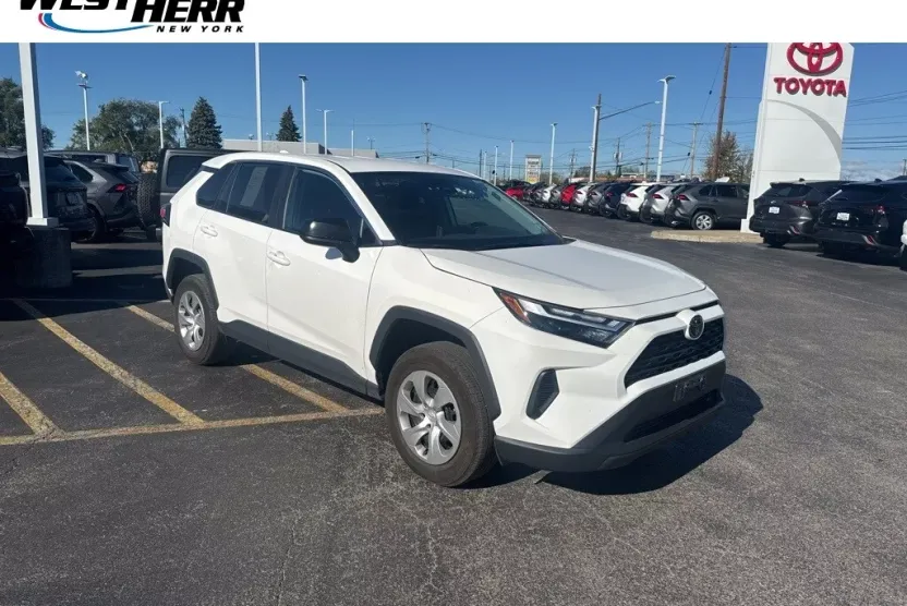 2023 Toyota RAV4 LE photo 1