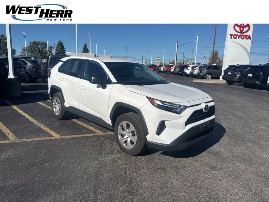 2023 Toyota RAV4 LE photo 1