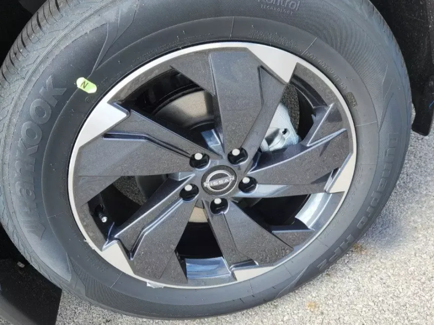 2026 Nissan Rogue SV photo 1