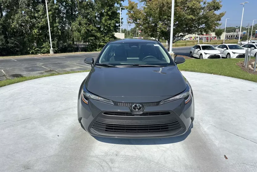 2025 Toyota Corolla LE photo 1
