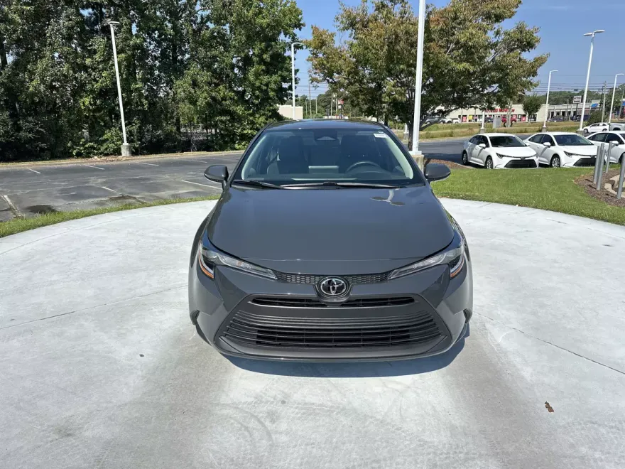 2025 Toyota Corolla LE photo 1