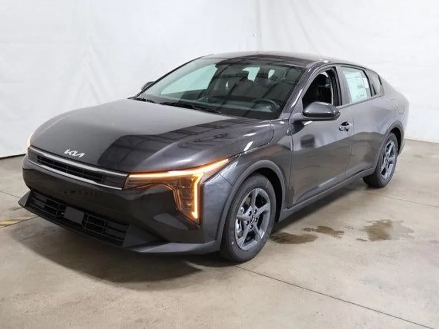 2025 Kia K4 LXS photo 1