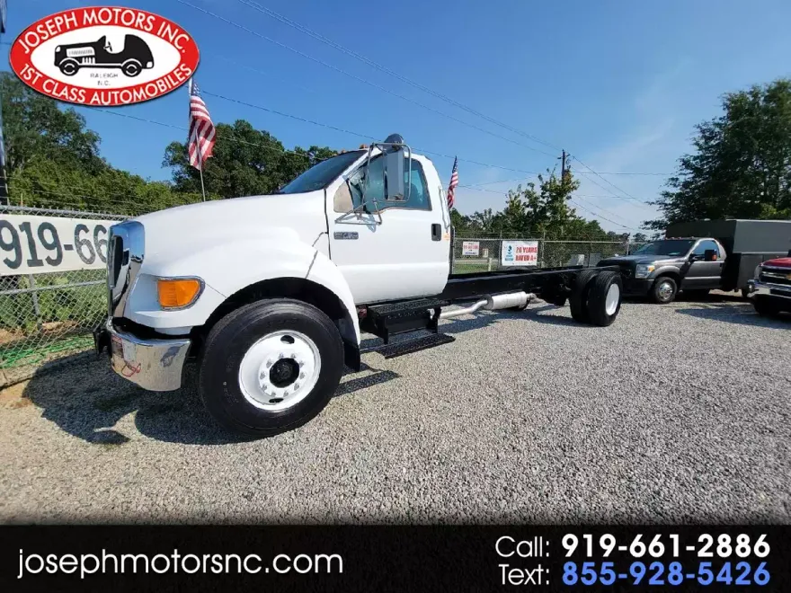 2005 Ford F-750 photo 1