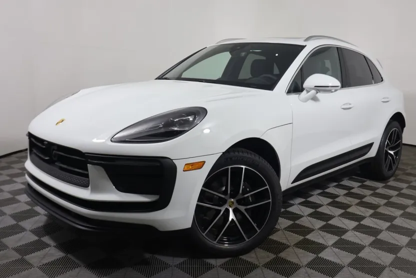 2024 Porsche Macan photo 1