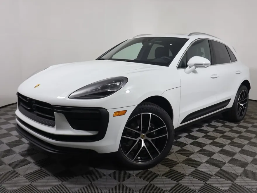 2024 Porsche Macan photo 1