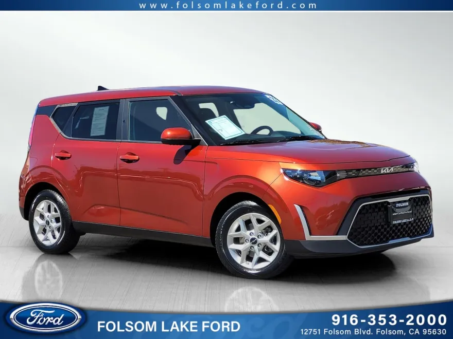 2023 Kia Soul LX photo 1