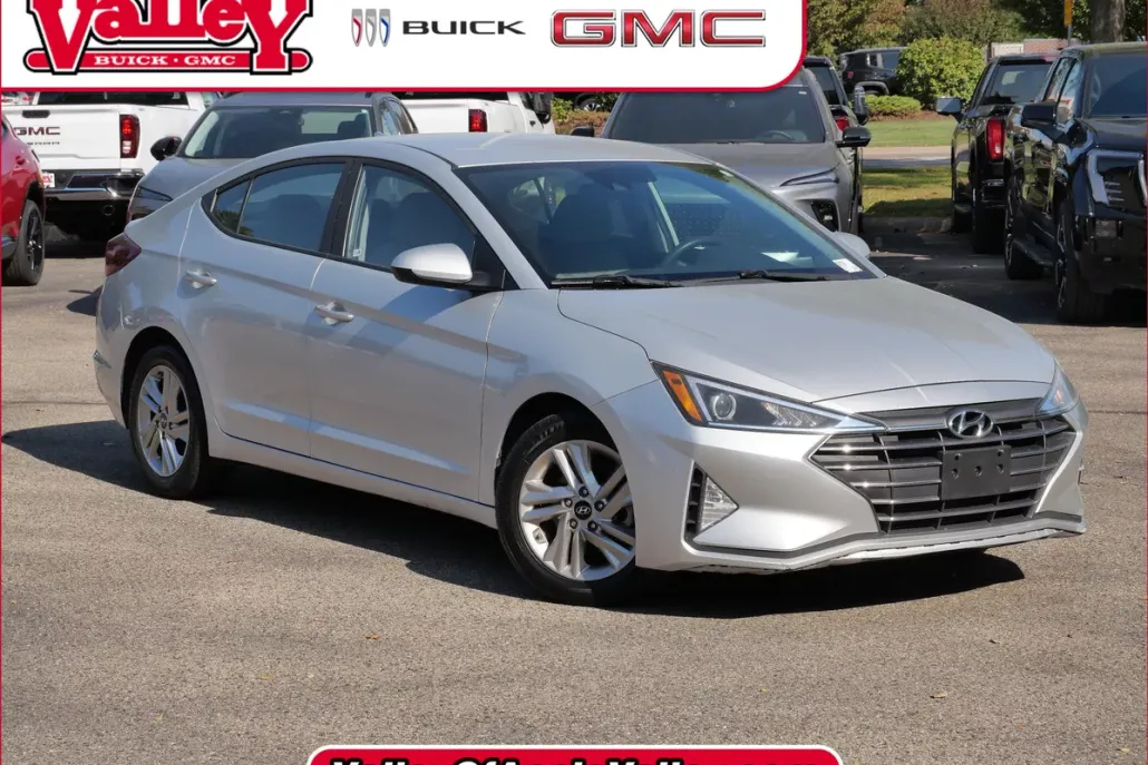 2020 Hyundai Elantra SEL photo 1