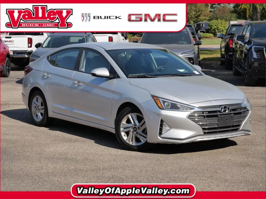 2020 Hyundai Elantra SEL photo 1