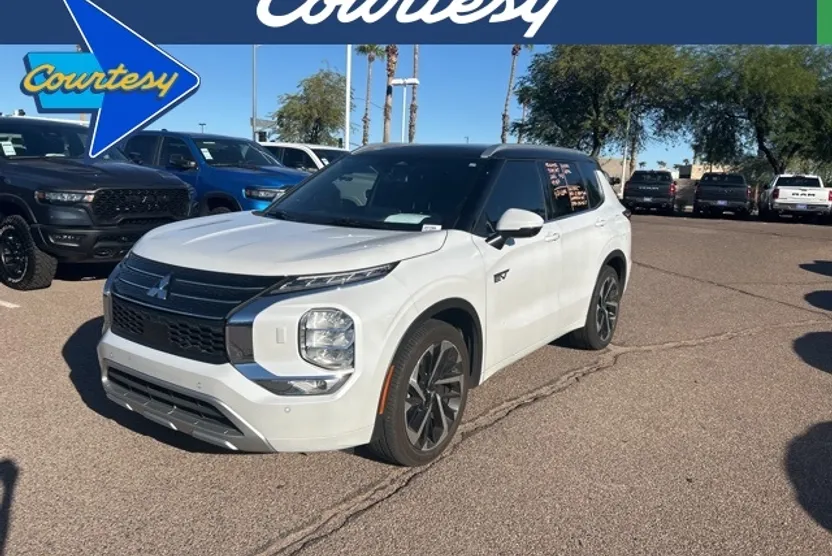 2023 Mitsubishi Outlander PHEV SEL photo 1