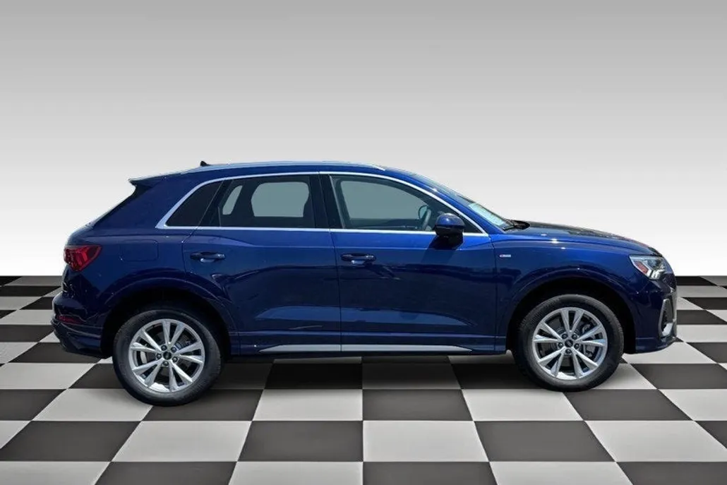 2025 Audi Q3 S line Premium photo 1