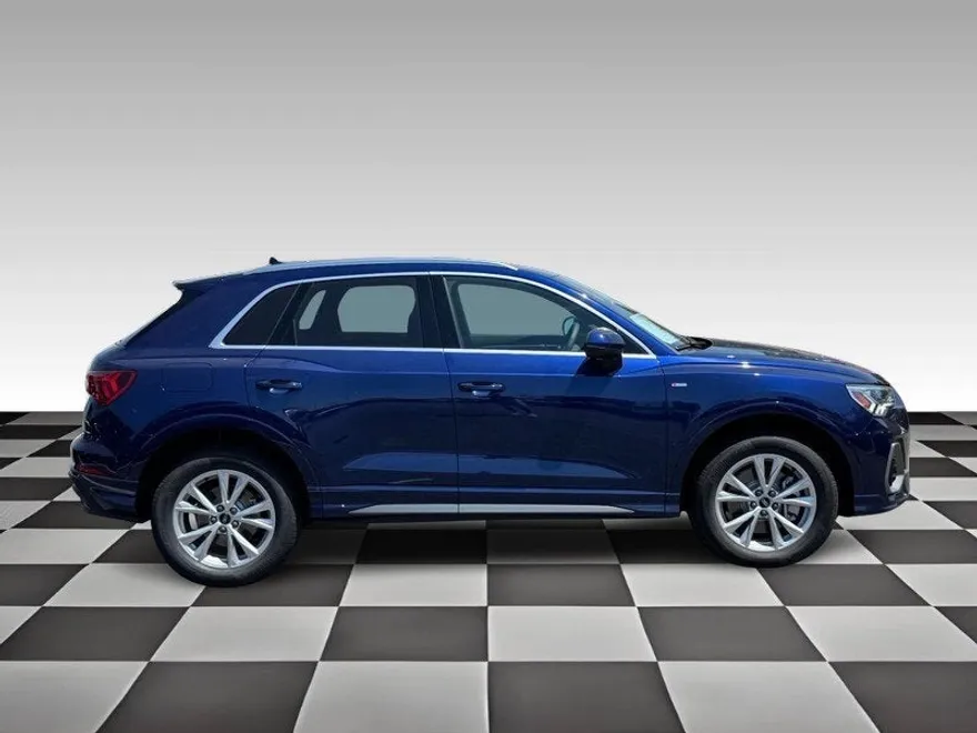 2025 Audi Q3 S line Premium photo 1