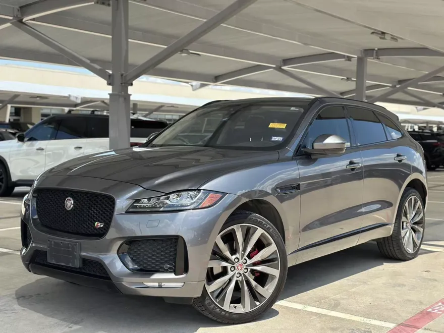 2019 Jaguar F-PACE S photo 1