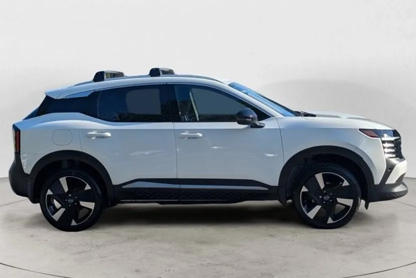 2026 Nissan Kicks SR photo 1