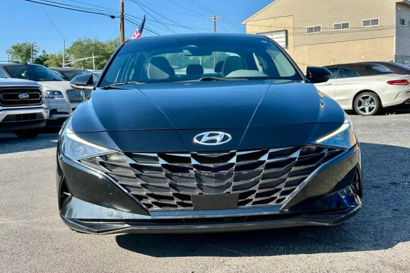 2021 Hyundai Elantra SEL photo 1