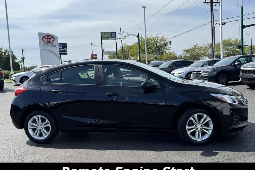 2019 Chevrolet Cruze LS photo 1