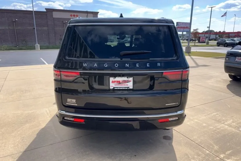 2023 Jeep Wagoneer L Series II photo 1