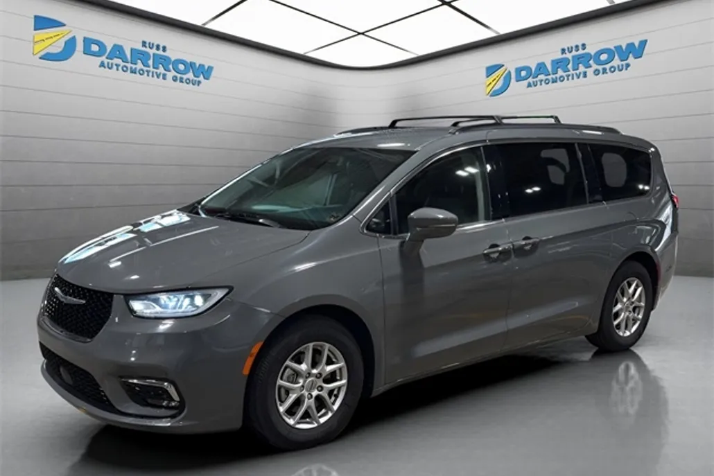 2022 Chrysler Pacifica Touring L photo 1