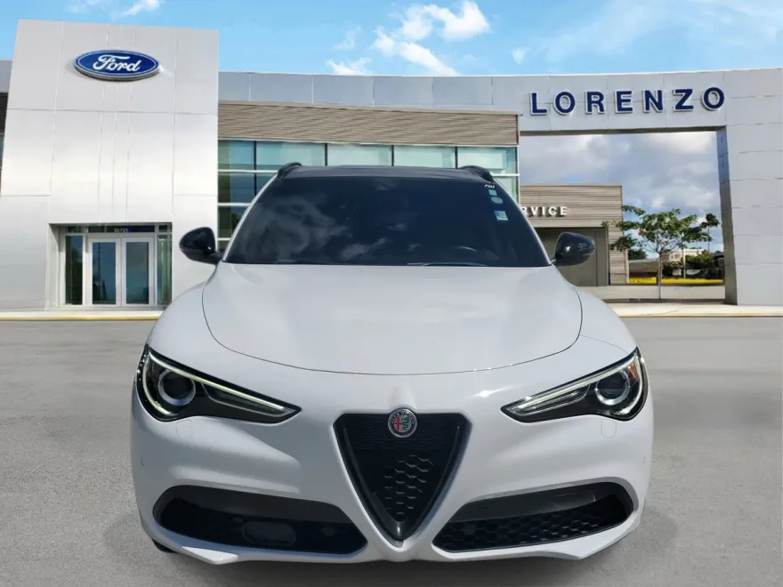 2022 Alfa Romeo Stelvio Ti Sport photo 1