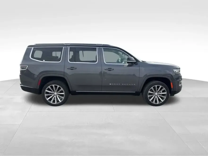 2023 Jeep Grand Wagoneer II photo 1