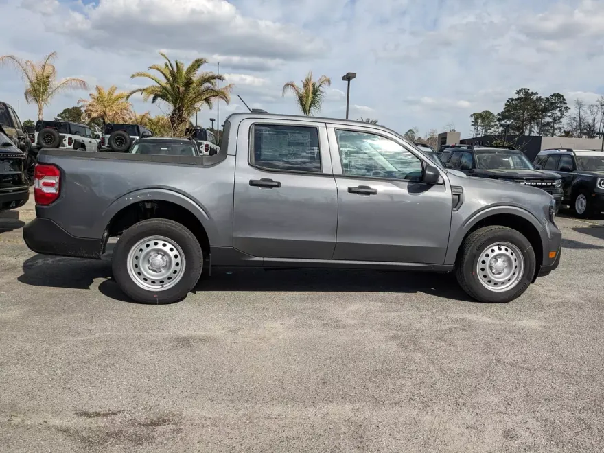 2025 Ford Maverick XL photo 1